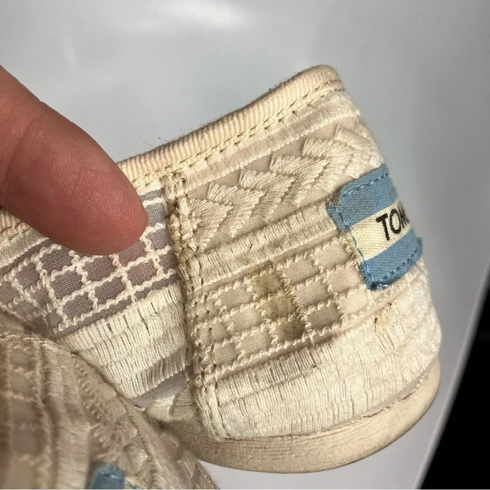 Toms off‎ white flats size 7